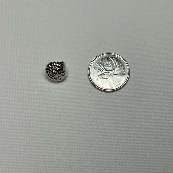 𝅺VINTAGE Silver-Tone Spiralled Stud Earrings - Picture 5 of 5